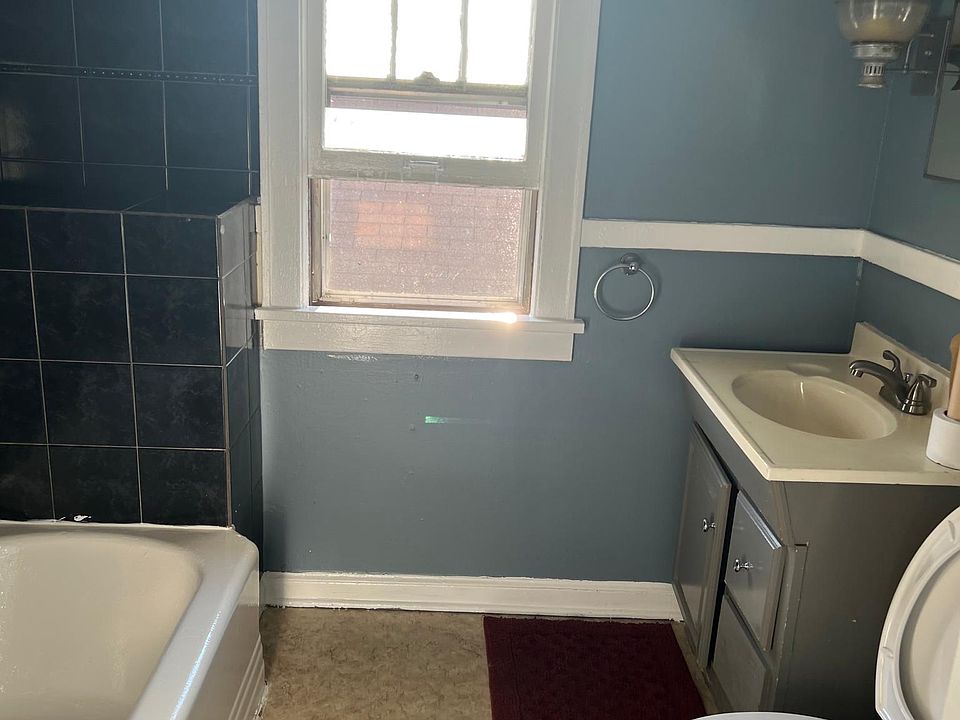 1st image of 1095 Maryland Ave E #2