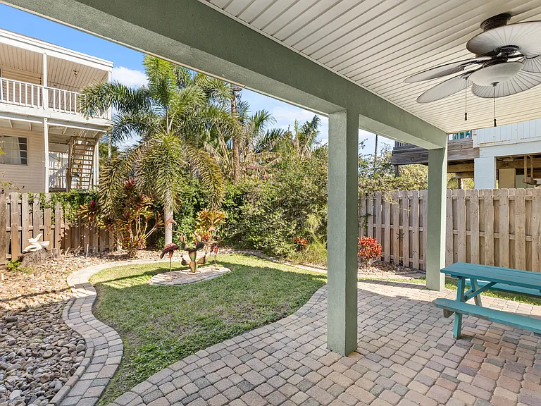124 E Acapulco St #B — Photo 33