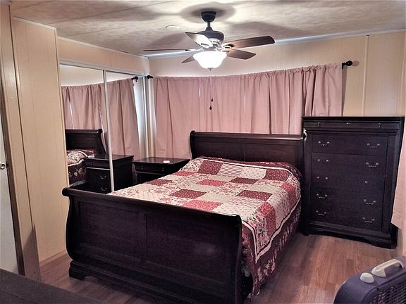 4th image of 272 W Yellowstone Dr