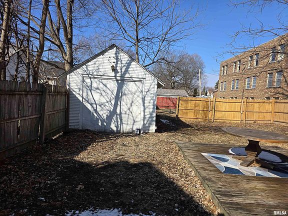 4th image of 1111 E Republic St