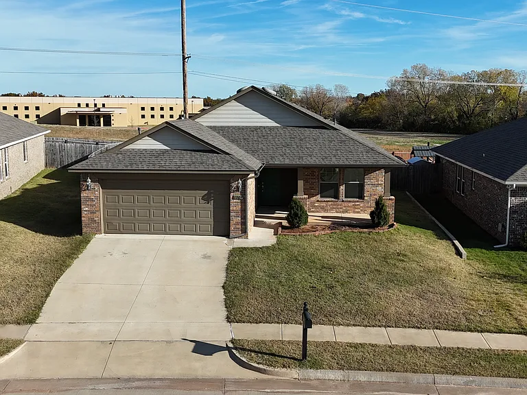 1309 S Landry Ln — Photo 1