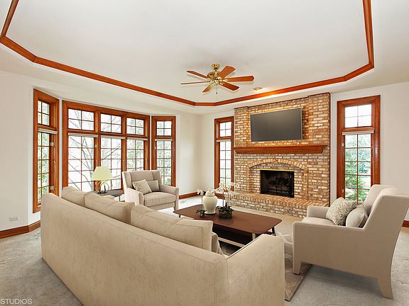 2nd image of 2163 Canterbury Ln