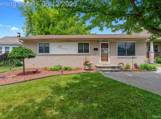 19233 Martin Rd, Roseville, MI 48066