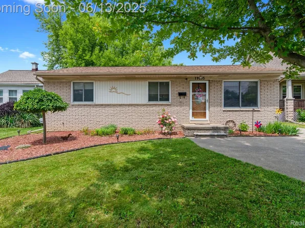 19233 Martin Rd, Roseville, MI 48066