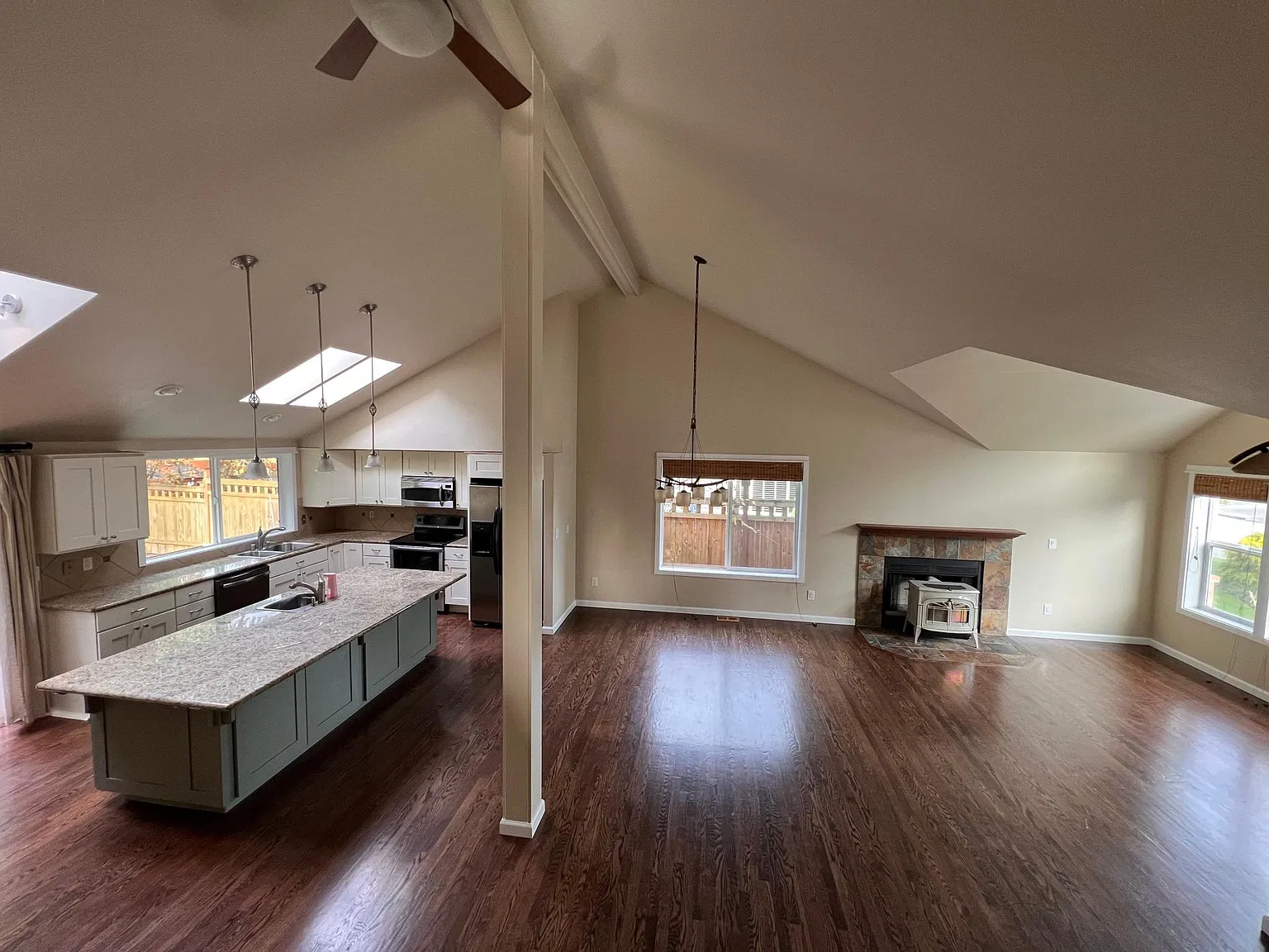 4 bed, 2166 sqft, $2,950 — Photo 4