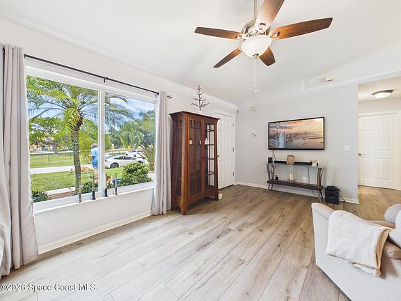 4th image of 977 Fulton Way