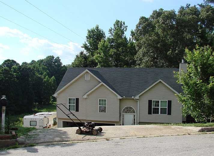 1st image of 805 Cavalier Blvd