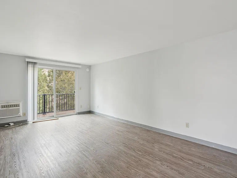 Highlands Apartments — Photo 6