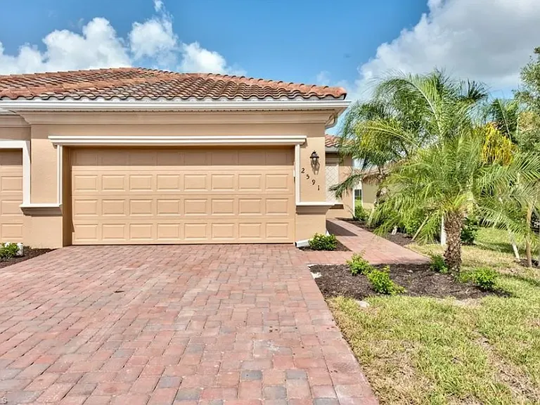 2591 Vine Ave — Photo 1