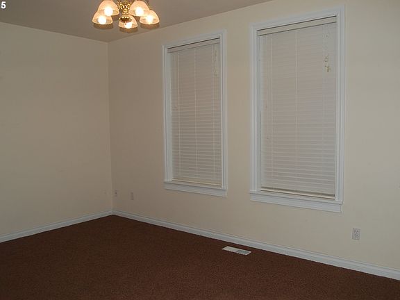 3rd image of 166 NW Mellor Loop