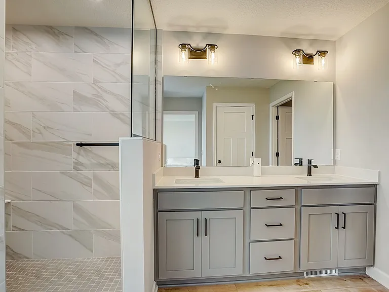 2876 Kensington Ave NE — Photo 10