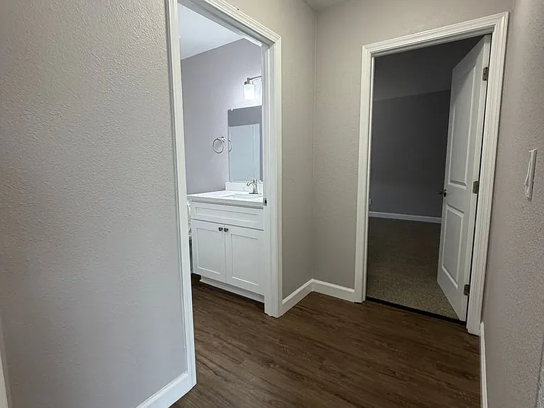 5916 Burnham Ave — Photo 12