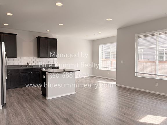 3rd image of 5022 Andrew St SE