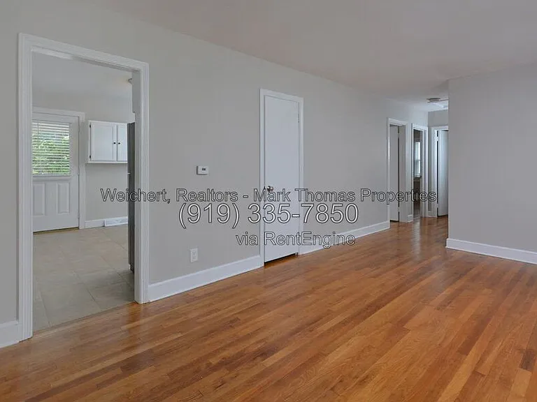 2405 Albany St — Photo 17
