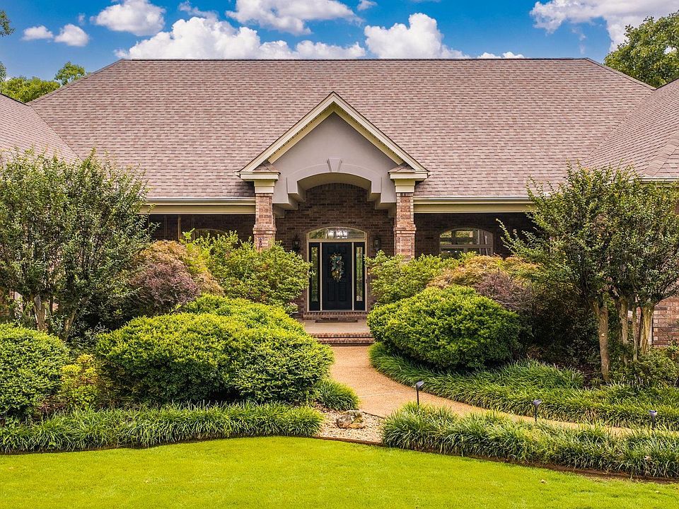 1st image of 2810 Collins Dr