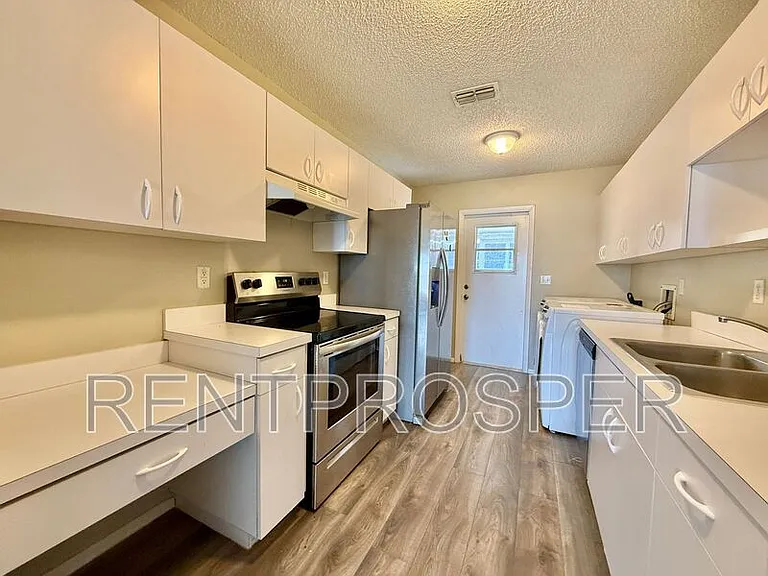350 Winter Ridge Blvd — Photo 6