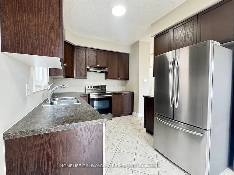86 Nathan Cres — Photo 9