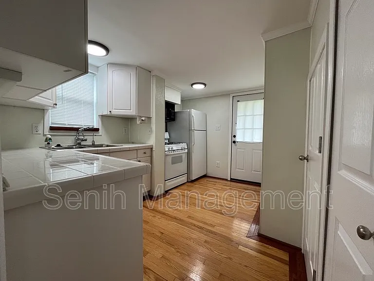 2527 Hartline Dr — Photo 14