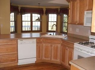 10 Lockerbie Dr, Valparaiso, IN 46385