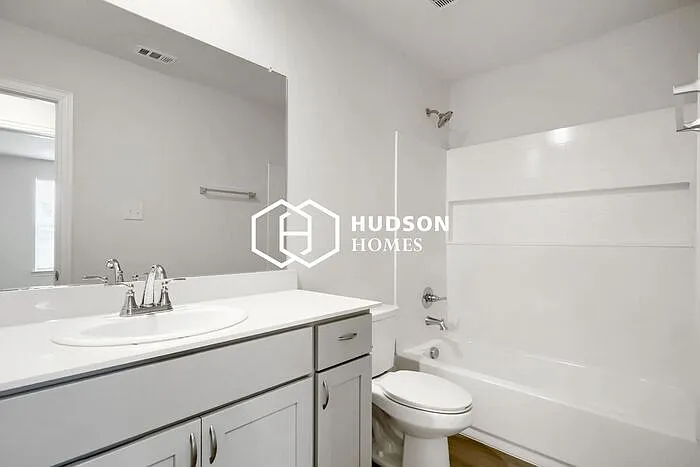 110 Goel St — Photo 10