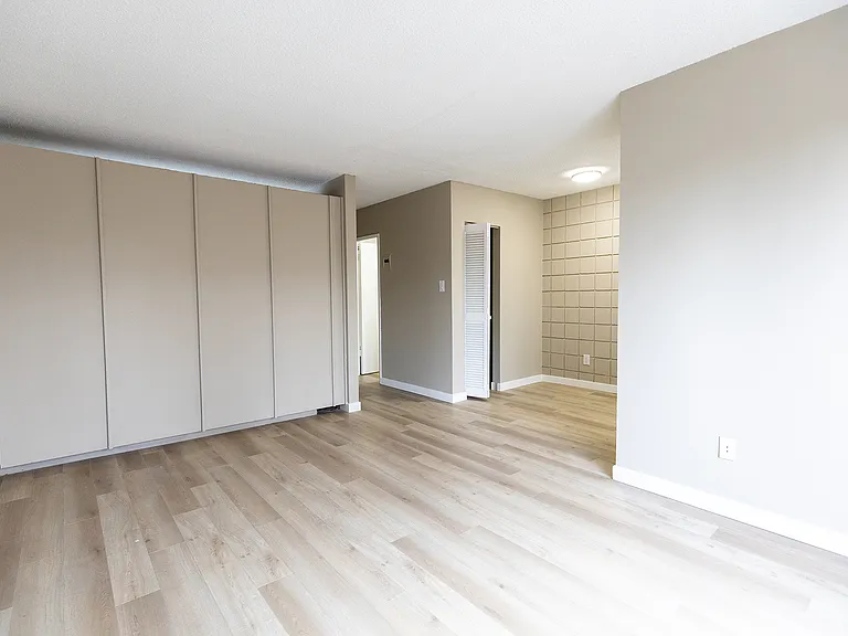111 24th Ave SW — Photo 9