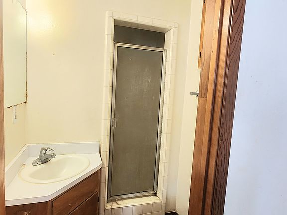 5th image of 1527 N Van Ness Ave APT 8