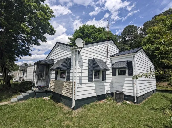 202 Gravatt Ave, Blackstone, VA 23824