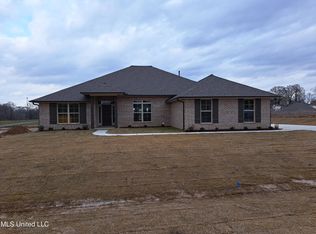 5876 Grove Ln, Horn Lake, MS 38637