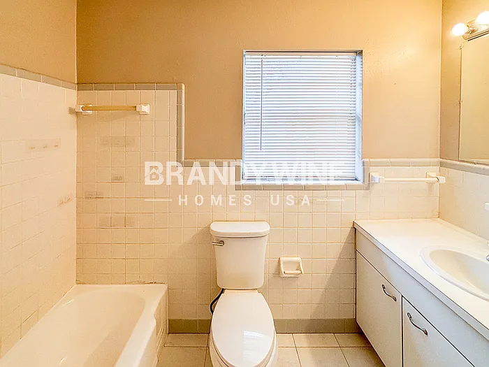 7236 Darien Way — Photo 12