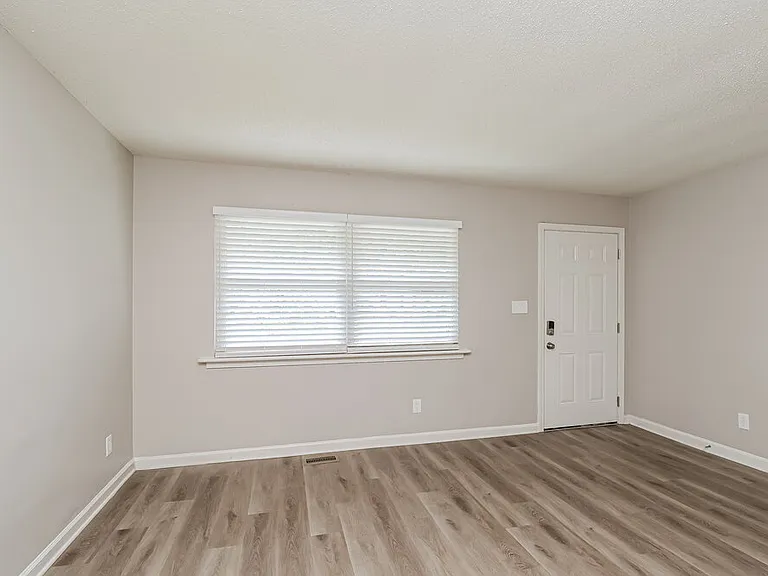 601 Kentbrook Dr — Photo 5