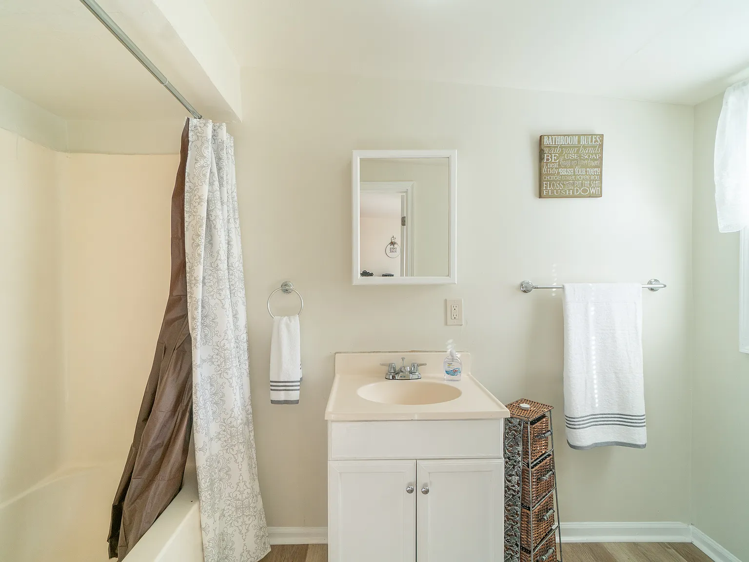1 bed, 960 sqft, $1,330 — Photo 2