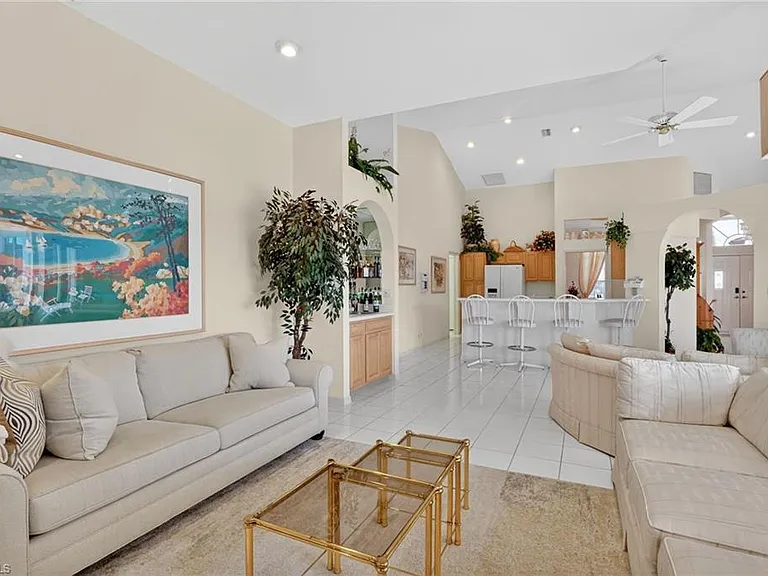6687 Huntley Ln S — Photo 15