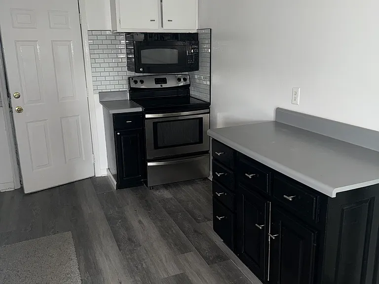 1940 Dunlap Ave #3 — Photo 3