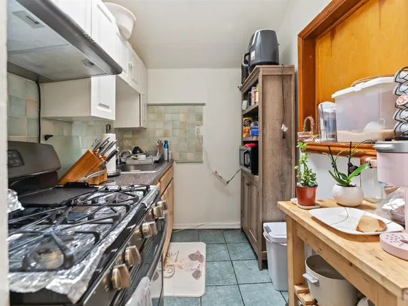 86 Clendenny Avenue image 3 of 14