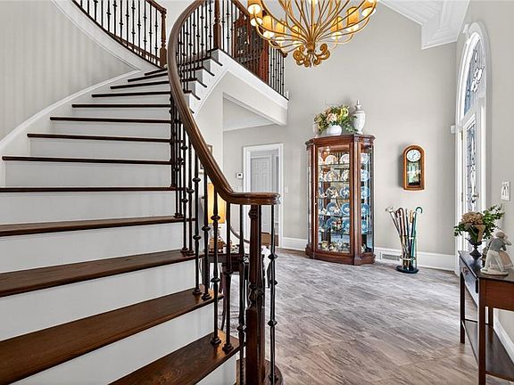 5th image of 5327 Claridge Sq