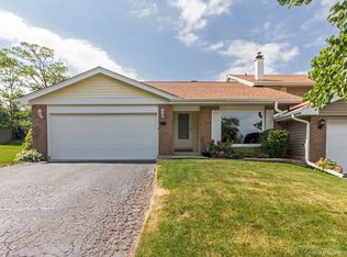 2436 Royal Dr, Lombard, IL 60148