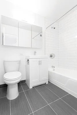 Rented by Olnick Organization | media 7