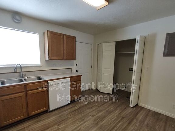 5th image of 4946 Cole St APT 1