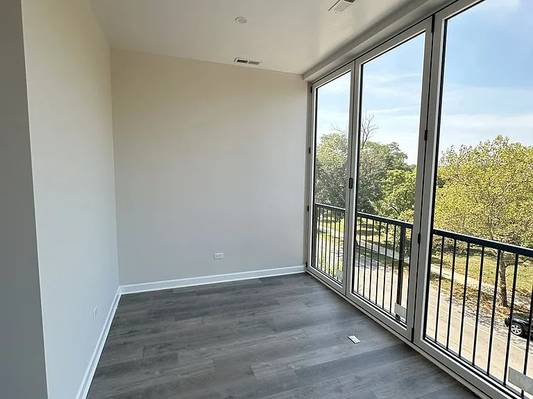 1635 S California Ave — Photo 2