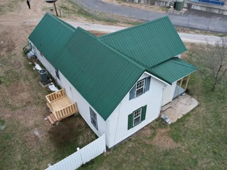 8402 Old Highway 43 — Photo 3