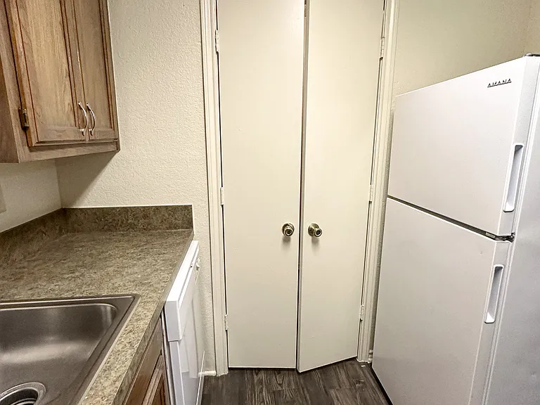 721 Avenue A #6 — Photo 7
