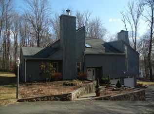 17 Jarrod Dr, Danbury, CT 06811
