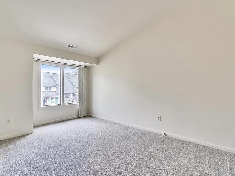 5205 Columbia Rd #9 — Photo 31