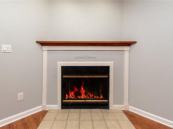 5th image of 402 Covington Green Ln #402
