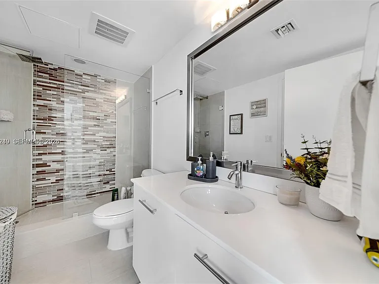 92 SW 3rd St #902 — Photo 26