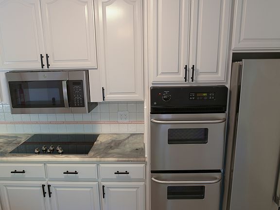 4th image of 636 Eastview Way