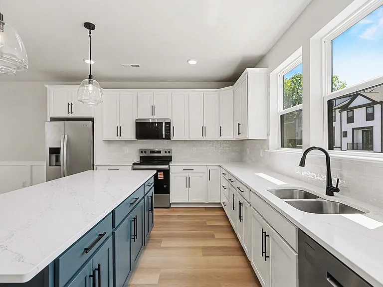 7920 Sansom Cir — Photo 16