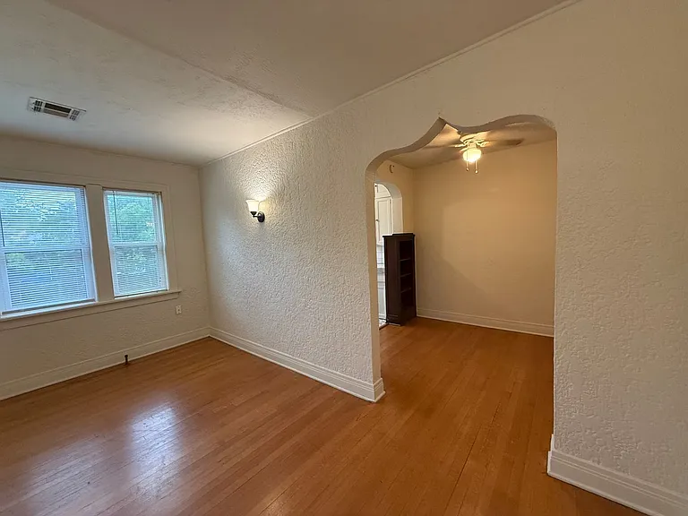 1718 N Indiana Ave #8 — Photo 16