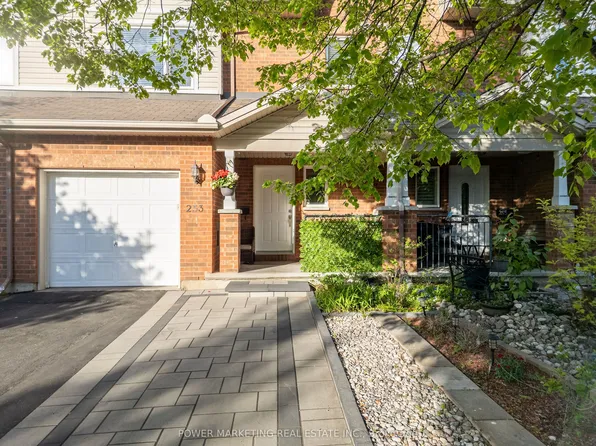 253 Parkin Cir, Ottawa, ON K1T 4H7