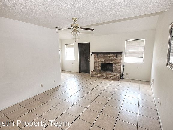 3rd image of 902 Austin Ave 902-b Austin Ave
